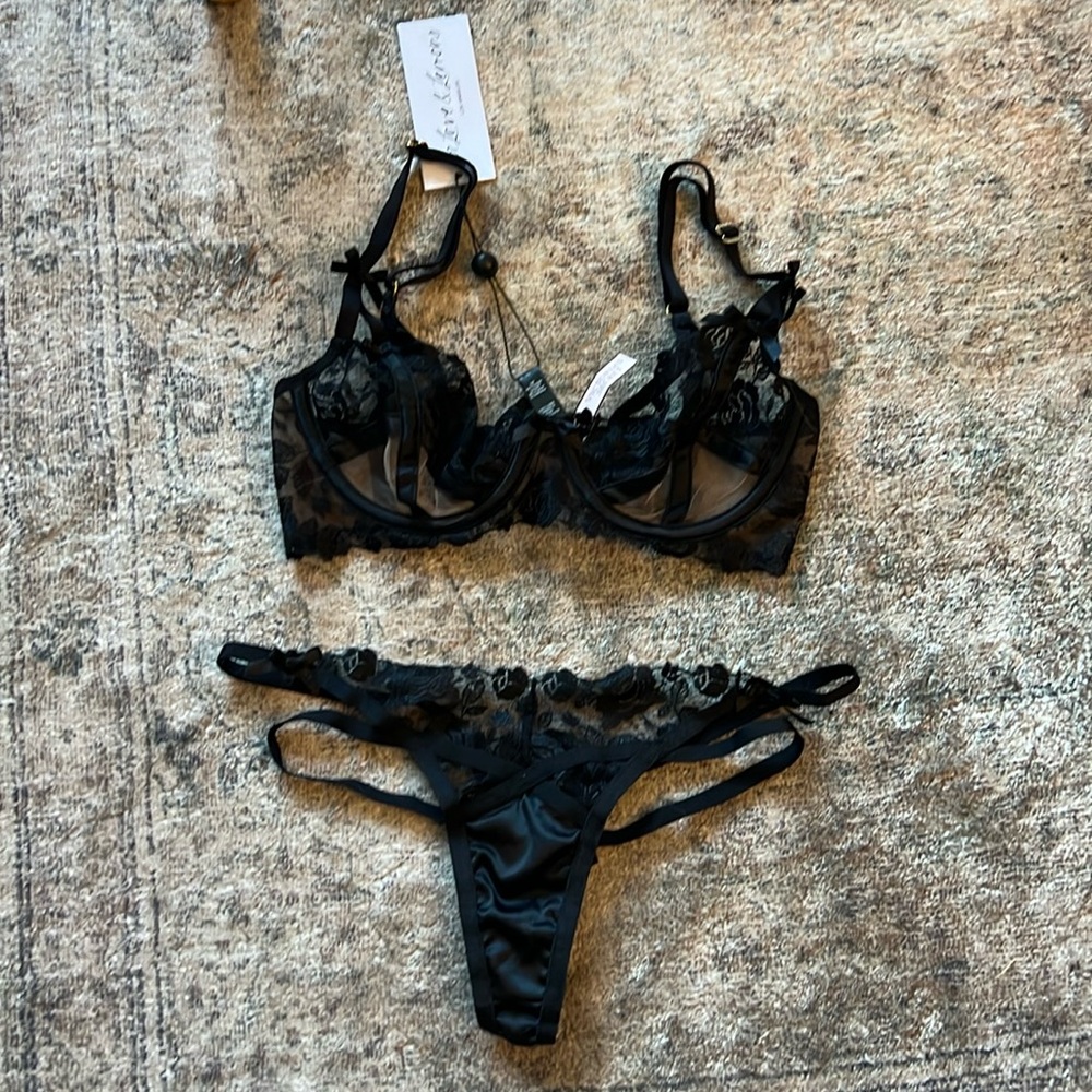 NWT for love & lemons black rose petal lace bra & thong set - Picture 8 of 11